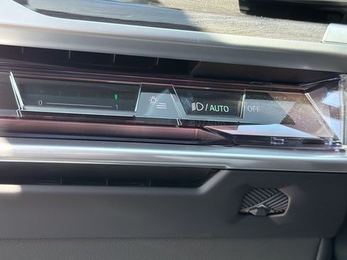 New 2026 BMW 740i w/ Premium Package RWD image 34