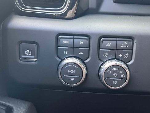 Used 2026 GMC Sierra 2500 AT4X image 15