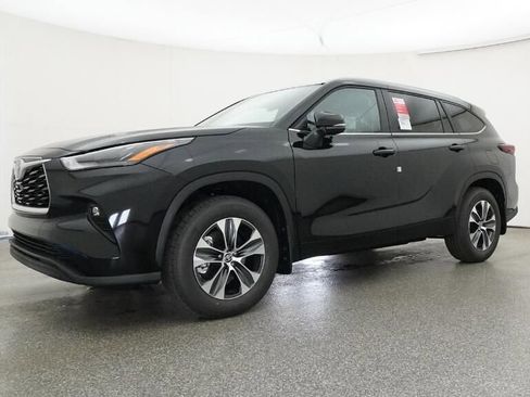 New 2026 Toyota Highlander XLE image 17