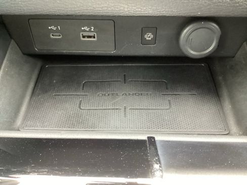 Used 2022 Mitsubishi Outlander SE image 26