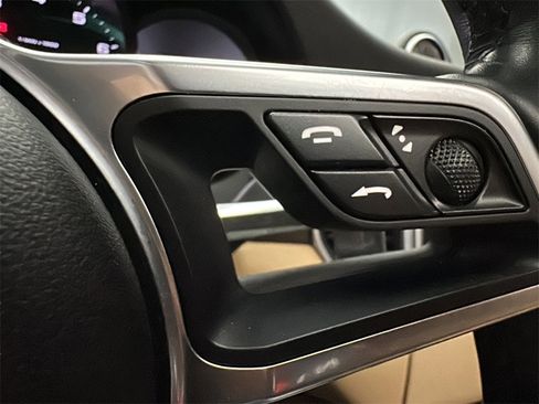 Used 2017 Porsche Macan image 25