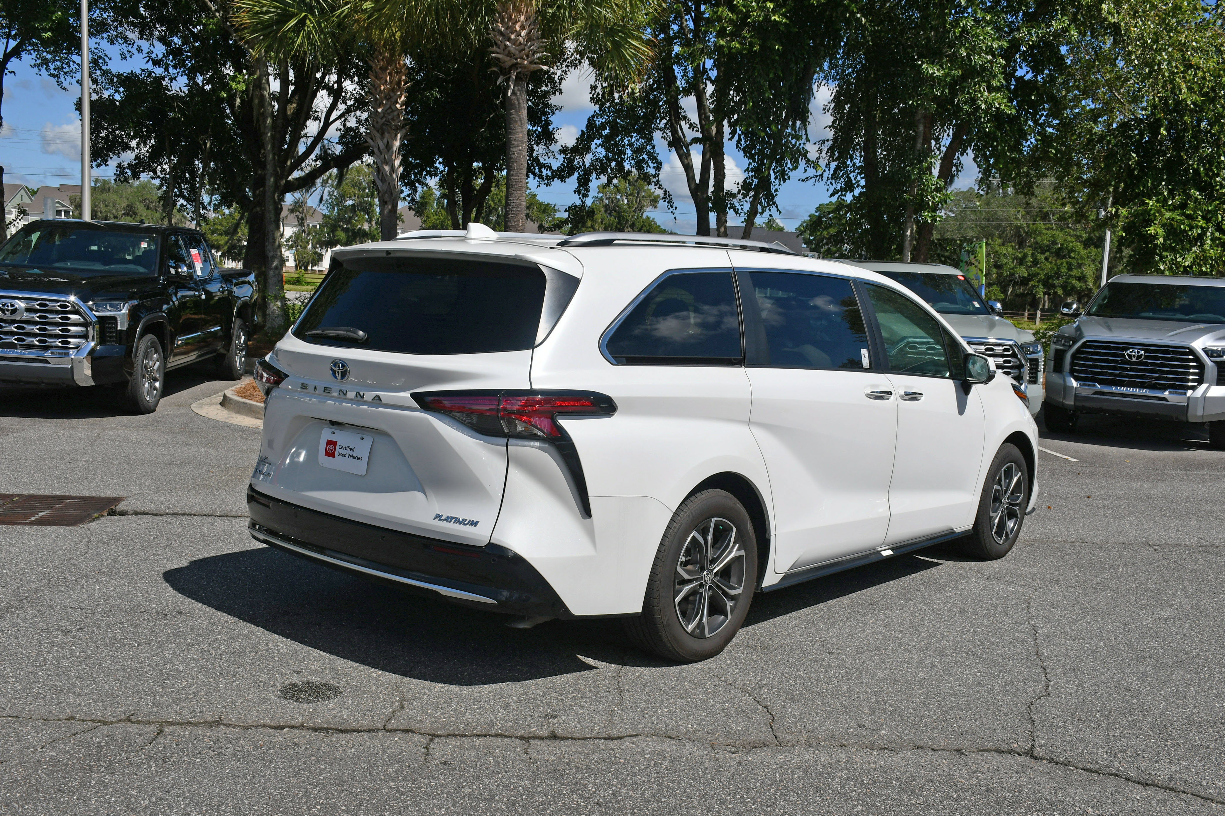 Certified 2025 Toyota Sienna Platinum AWD/4WD image 4