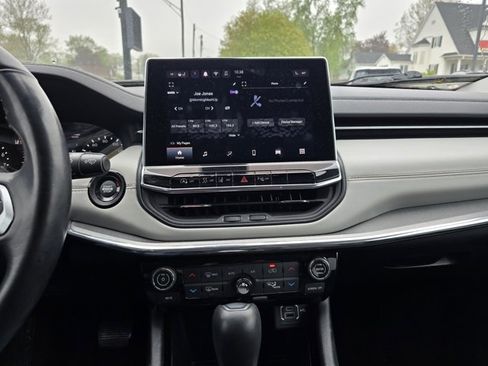 Used 2022 Jeep Compass Limited image 35