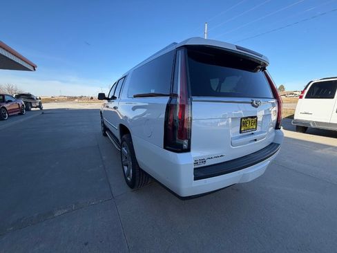 Used 2017 Cadillac Escalade ESV Luxury image 6