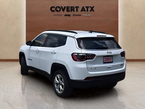 Used 2025 Jeep Compass Latitude AWD/4WD image 3