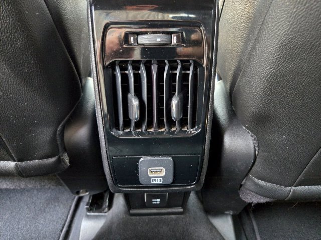 Used 2024 Jeep Compass Latitude w/ Sun and Sound Group AWD/4WD image 17