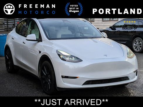 Used 2022 Tesla Model Y Long Range image 1