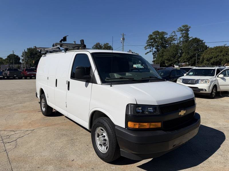 Used 2022 Chevrolet Express 3500 w/ Driver Convenience Package RWD image 7