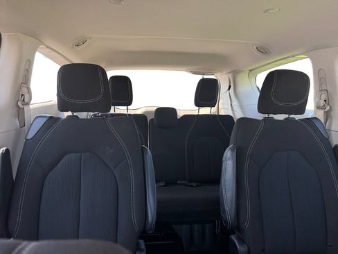 Used 2023 Chrysler Voyager LX FWD image 14