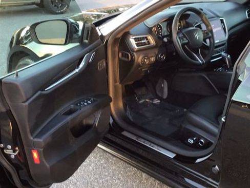 Used 2021 Maserati Ghibli S image 17