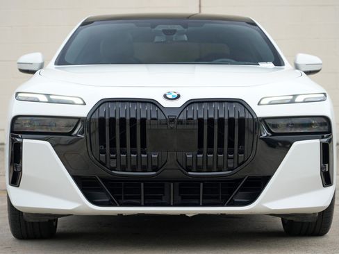 Used 2023 BMW 740i RWD image 7