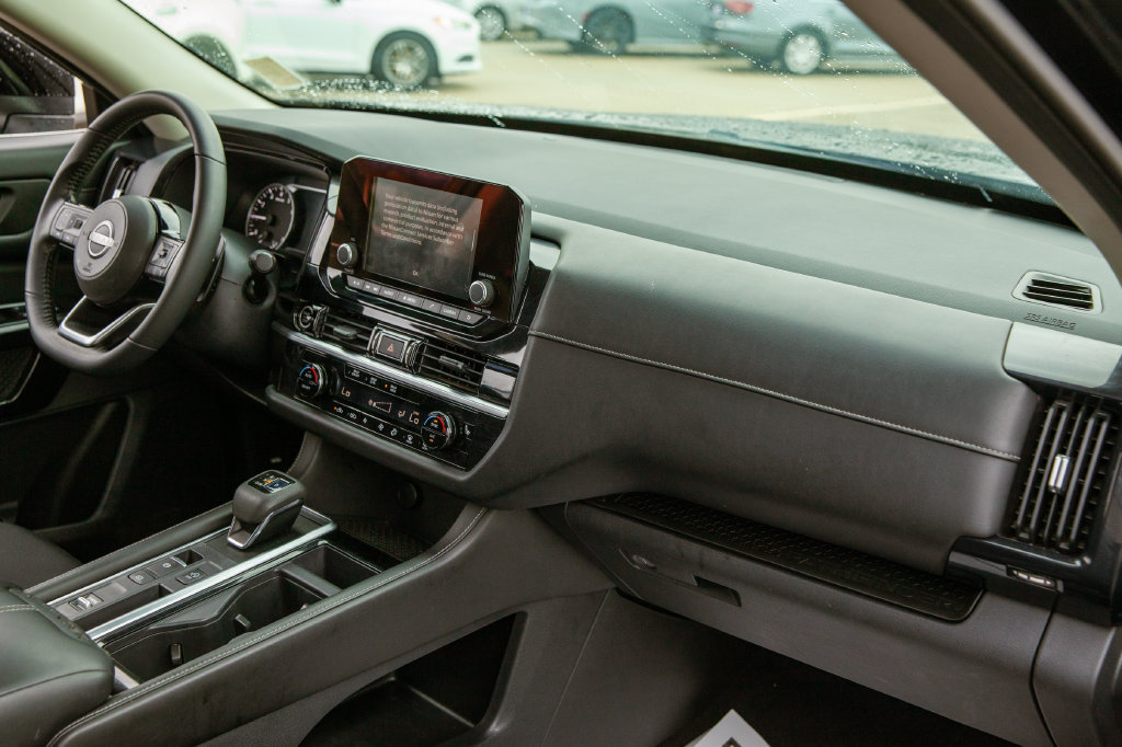 Used 2022 Nissan Pathfinder SV FWD image 11