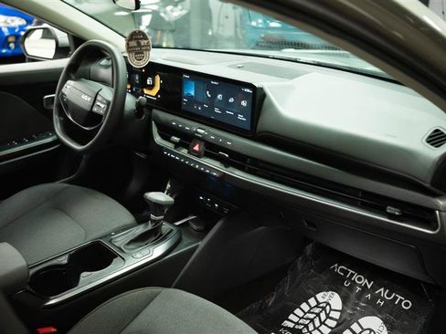 Used 2025 Kia K4 LXS image 13