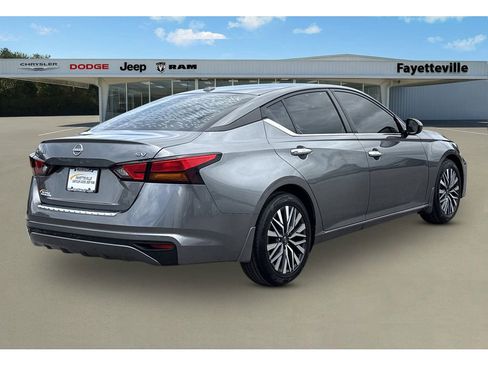 Used 2023 Nissan Altima 2.5 SV FWD image 3