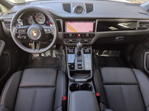 Certified 2026 Porsche Macan AWD/4WD image 21