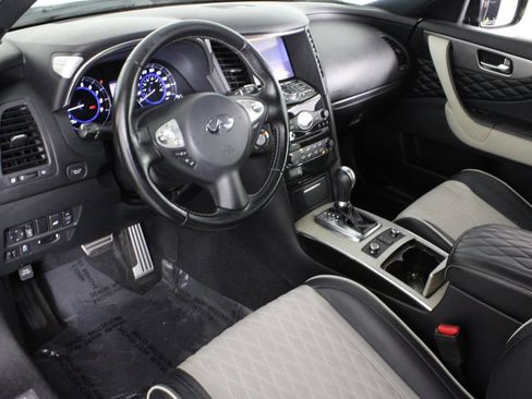 Used 2017 INFINITI QX70 AWD w/ Limited Package image 19