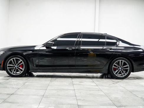 Used 2022 BMW 750i xDrive w/ Luxury Rear Seating Package AWD/4WD image 11
