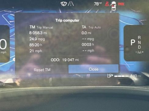 Certified 2024 Volvo XC40 B5 Plus w/ Protection Package Premier AWD/4WD image 6