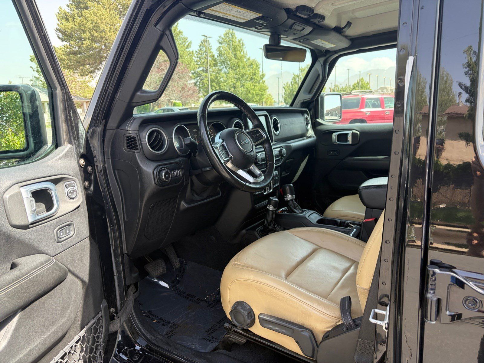 Used 2018 Jeep Wrangler Unlimited Sahara w/ Uconnect 4C Nav & Sound Group AWD/4WD image 10
