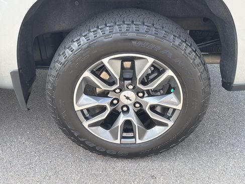 Used 2025 Chevrolet Silverado 1500 RST AWD/4WD image 19