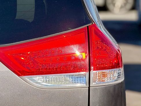 Used 2011 Toyota Sienna XLE w/ XLE Navigation Pkg image 5