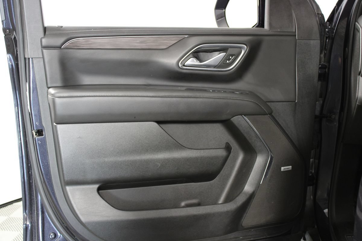 Used 2024 Chevrolet Suburban LT RWD image 25