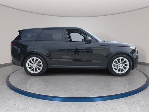 Certified 2025 Land Rover Range Rover Sport image 4
