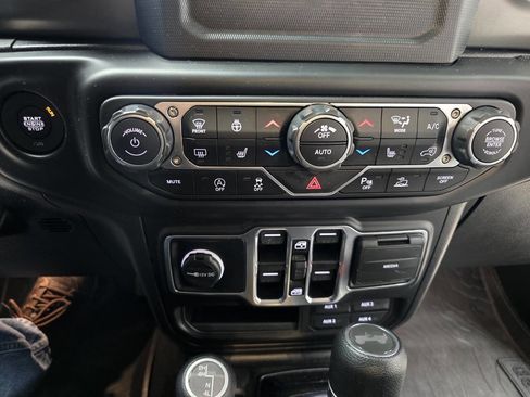 Used 2022 Jeep Wrangler Unlimited Sport image 34