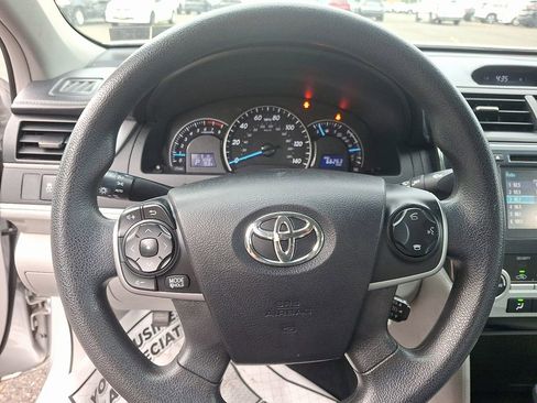 Used 2014 Toyota Camry LE image 18