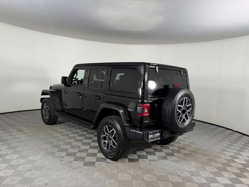 Used 2026 Jeep Wrangler Unlimited Sahara AWD/4WD image 10