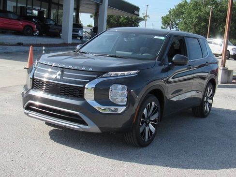 New 2025 Mitsubishi Outlander SE image 4