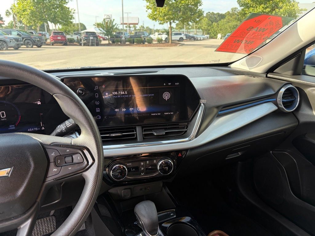 Used 2024 Chevrolet Trax LT FWD image 19