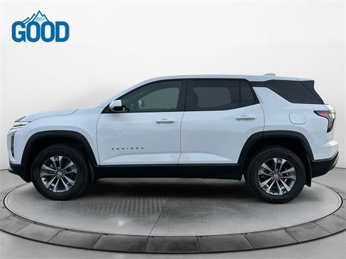 Used 2025 Chevrolet Equinox LT image 2