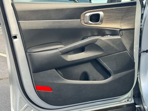 Used 2022 Kia Sorento EX w/ Panoramic Sunroof Package image 26