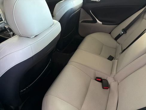 Used 2010 Lexus IS 350 w/ Preferred Accessory Package RWD image 4