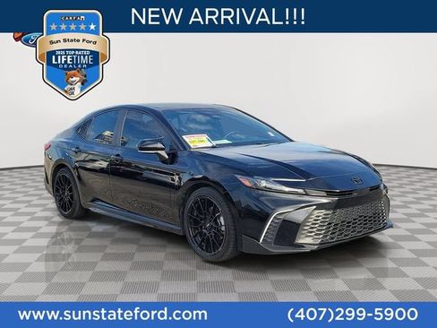 Used 2025 Toyota Camry SE w/ Convenience Package FWD image 1