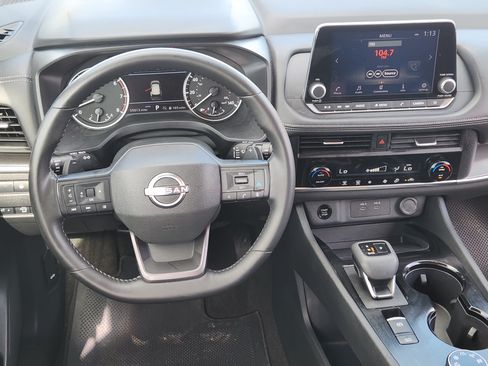 Used 2025 Nissan Rogue SV AWD/4WD image 26