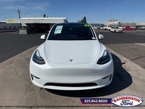 Used 2022 Tesla Model Y Long Range image 8