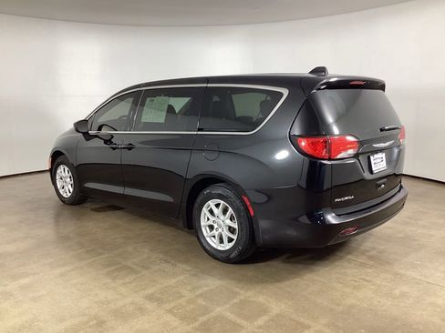 Used 2017 Chrysler Pacifica Touring FWD image 15
