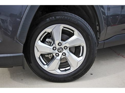Used 2021 Toyota RAV4 XLE Premium AWD/4WD image 32