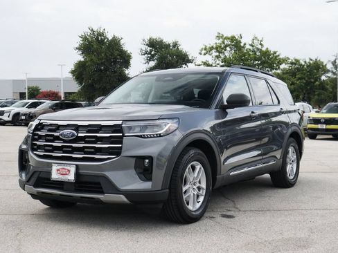 Used 2025 Ford Explorer Active w/ Active Comfort Package RWD image 7