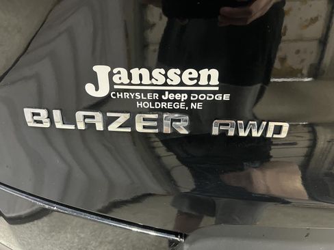 Used 2025 Chevrolet Blazer LT AWD/4WD image 9