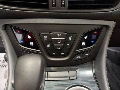 Used 2019 Buick Envision Premium w/ Driver Confidence Package AWD/4WD image 19