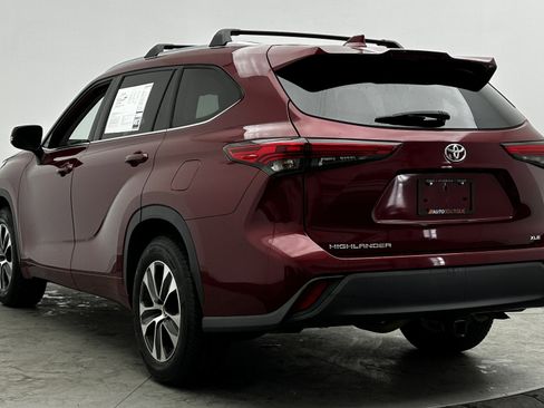 Used 2020 Toyota Highlander XLE image 6
