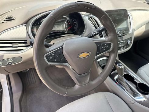 Used 2017 Chevrolet Malibu LT FWD image 21