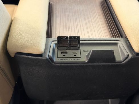 Used 2024 Toyota Sienna XLE FWD image 27