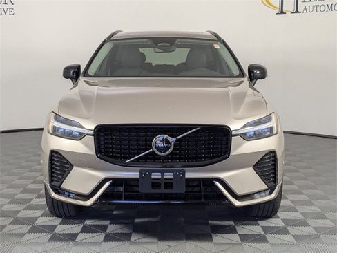 Used 2025 Volvo XC60 B5 Plus image 3