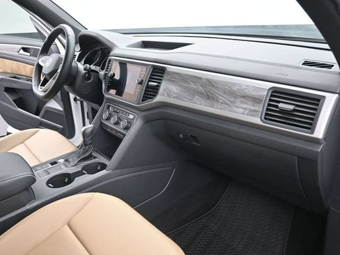 Used 2020 Volkswagen Atlas Cross Sport SE FWD image 26