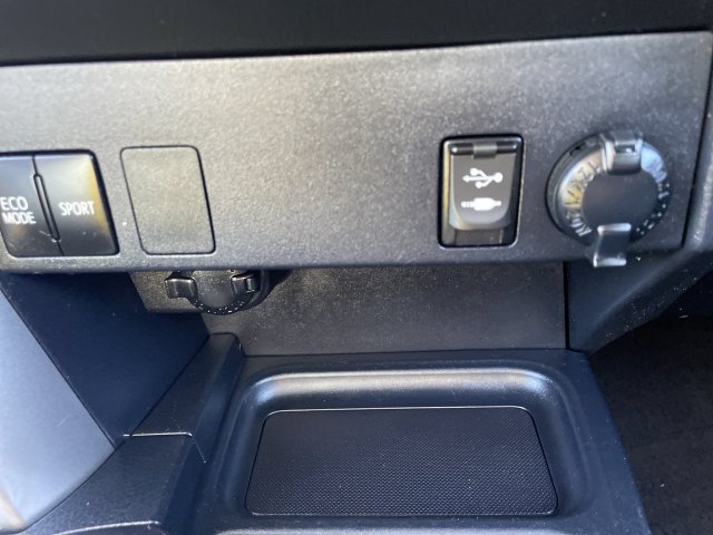 Used 2017 Toyota RAV4 LE FWD image 25