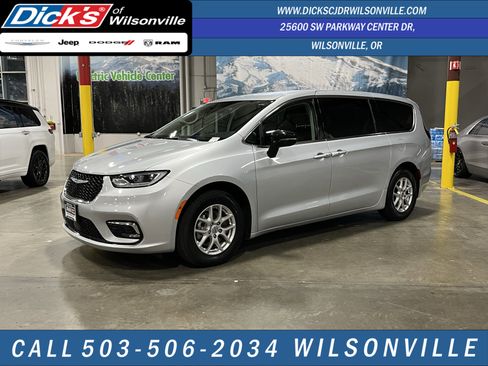 Used 2024 Chrysler Pacifica Touring-L image 1